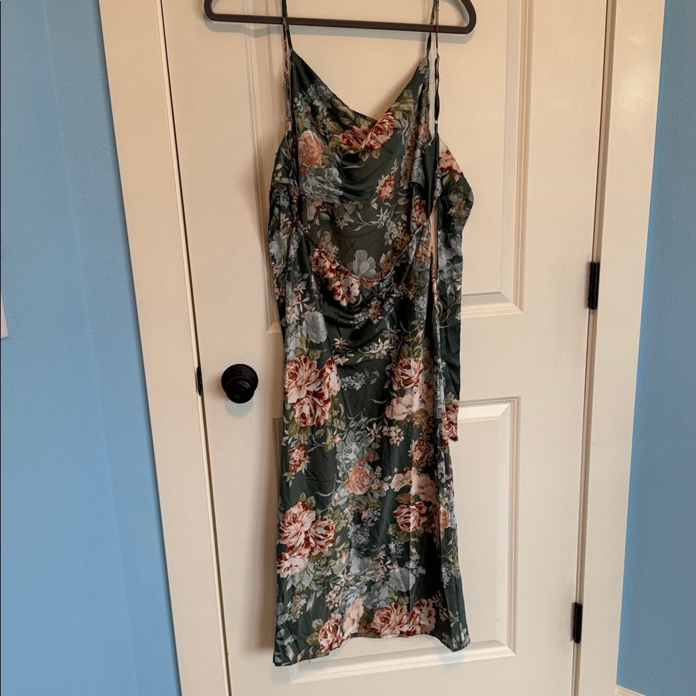 Petal & Pup Dress - Picture 6 of 9